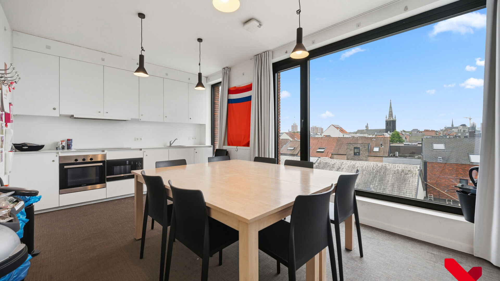 Welkom in residentie 'Ace', gelegen in een rustige buurt, in hartje Leuven. Deze kamer biedt alles wat je nodig hebt om te studeren, te ontspannen en te genieten van een fantastische studententijd!

Stap binnen en ontdek jouw eigen priv&eacute;ruimte, compleet 