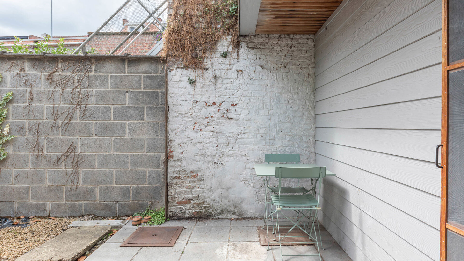 UNIQUEMENT POUR LES &Eacute;TUDIANTS : Vous cherchez un petit appartement douillet et confortable au c&oelig;ur de Louvain ? Ce studio attrayant offre tout ce dont vous avez besoin pour vivre confortablement en ville.

Emplacement : 
Cet appartement est id&eacute;alement 