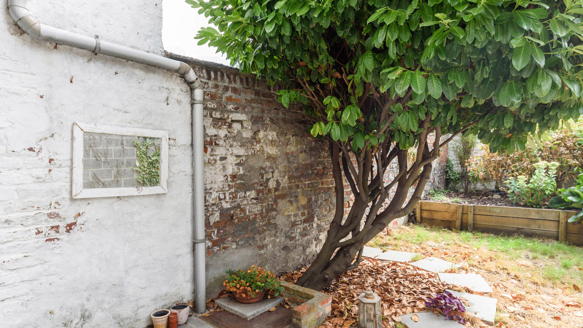 UNIQUEMENT POUR LES &Eacute;TUDIANTS : Vous cherchez un petit appartement douillet et confortable au c&oelig;ur de Louvain ? Ce studio attrayant offre tout ce dont vous avez besoin pour vivre confortablement en ville.

Emplacement : 
Cet appartement est id&eacute;alement 