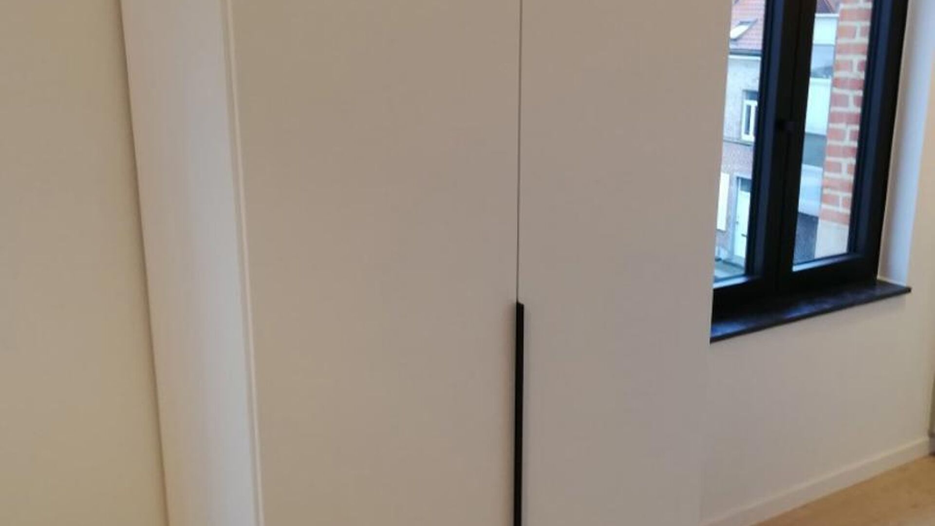 Located in the heart of Leuven and housed in a building full of character.
This studio is a dream to study in. Equipped with private bathroom with toilet, shower and sink.
Class fully furnished and equipped with double hob, fridge and combi-oven.

The bui