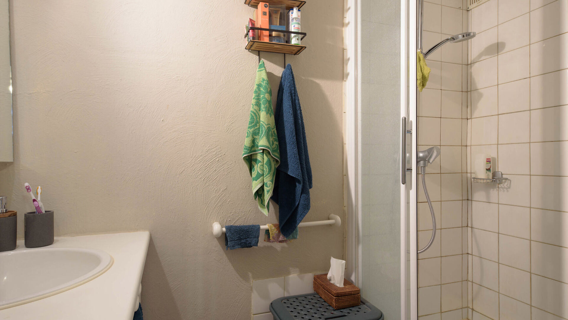 ONLY FOR STUDENTS: Are you looking for a cozy and snug little apartment in the heart of Leuven? This cozy studio apartment offers everything you need for comfortable city living.

Location: 
This apartment is ideally located within Leuven's ring road, jus