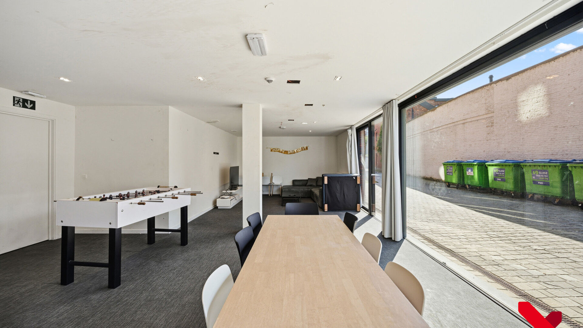 Welcome to the 'Ace' residence, located in a quiet neighborhood in the heart of Leuven. This studio offers everything you need to study, relax, and enjoy a fantastic student life!
Step inside and discover your own private space, complete with a private b