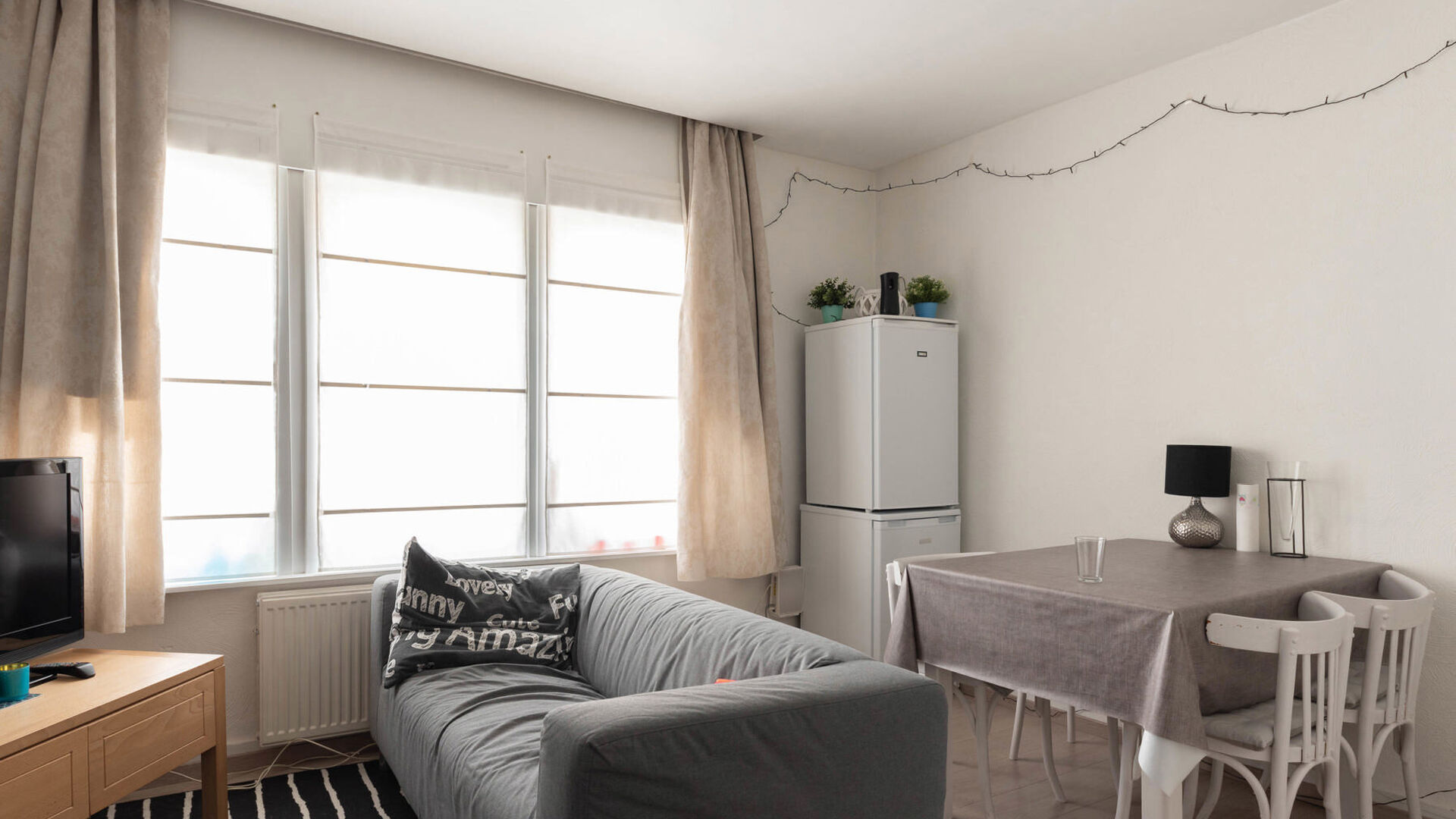 ENKEL voor STUDENTEN: Bent u op zoek naar een gezellig en knus appartementje in het hart van Leuven? Dit sfeervolle studio-appartement biedt alles wat u nodig heeft voor comfortabel stadsleven.

Locatie:&nbsp;
Dit appartement is ideaal gelegen binnen de ring 
