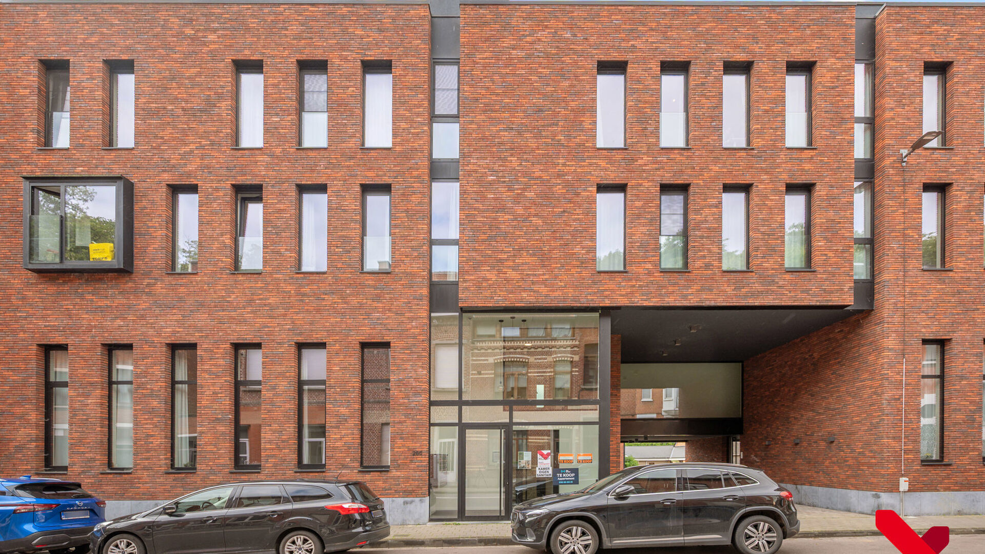 Welkom in residentie 'Ace', gelegen in een rustige buurt, in hartje Leuven. Deze studio biedt alles wat je nodig hebt om te studeren, te ontspannen en te genieten van een fantastische studententijd!
Stap binnen en ontdek jouw eigen privéruimte, compleet