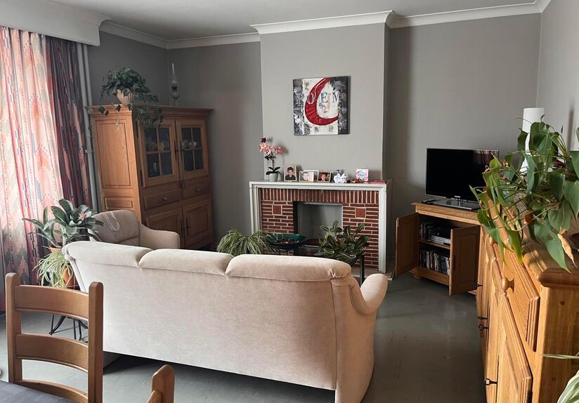 Cet appartement est situé Parkpoort, au troisième étage, ce qui vous donne une belle vue sur le Philipssite et la région environnante depuis le salon.  En plus de la salle de séjour lumineuse, il y a une cuisine installée avec une nouvelle cuisiniè