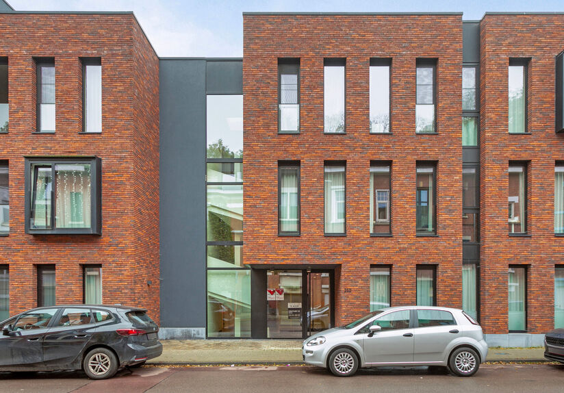 Chambre étudiante située dans une résidence étudiante conviviale, idéalement située. Cette chambre est meublée et dispose de sanitaires privés (douche et WC).
Le bien loué comprend les installations/services suivants, à partager avec les autres