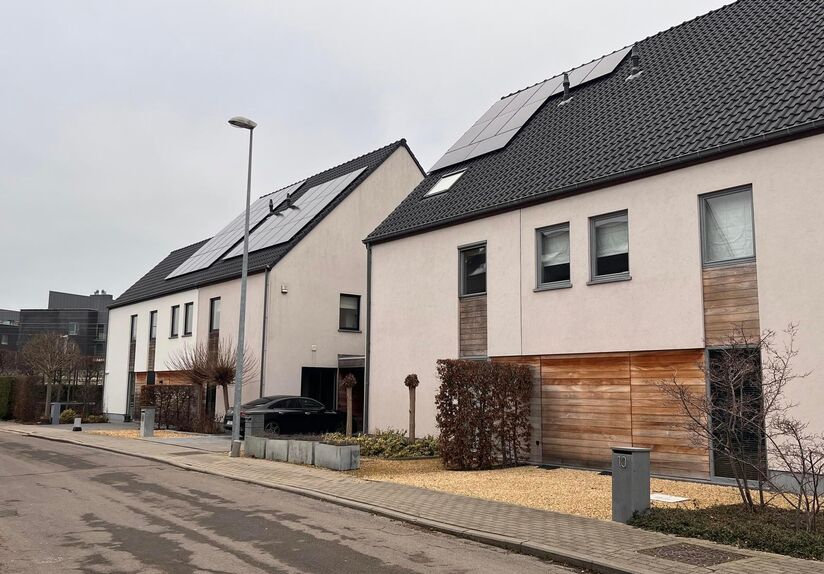Looking for a modern family home with plenty of space and a peaceful location? This recent half-open house is situated on a quiet street in Herent. The location is very convenient, with Leuven city centre, the train station, the motorway and the cycle hig