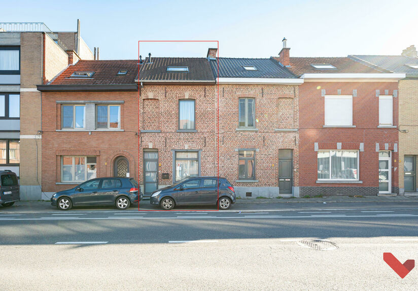 Charmante instapklare woning met 4 slaapkamers te Heverlee
De woning is gunstig gelegen met een goede bereikbaarheid naar Leuven. Of u nu met de auto, het openbaar vervoer of de fiets reist, u bent altijd snel in het centrum van Leuven. 
Aan lichtinval ge
