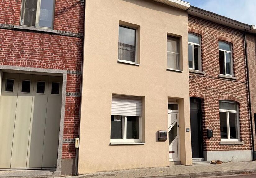 Cette charmante maison est situ&eacute;e dans la tranquille et accueillante Richard Valvekensstraat &agrave; Kessel-op. La propri&eacute;t&eacute; offre une combinaison id&eacute;ale de confort et de tranquillit&eacute;, parfaite pour ceux qui recherchent un endroit agr&eacute;able &agrave; vivre dans 