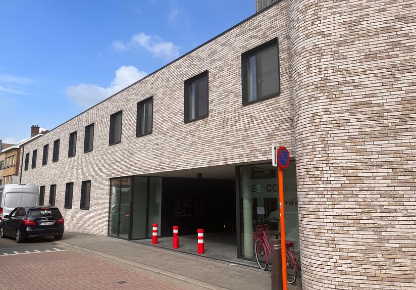 The room is for individual use only and is furnished with a bed, mattress, desk, chair, bookshelf, and wardrobe. The room also has access to hot and cold water and a private toilet. An internet connection via network cable is provided; the tenant must sub