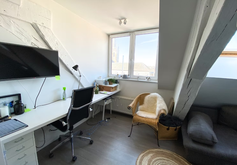 Studentenkamer te huur in de Vaartstraat in Leuven.
Huurprijs: 665 euro/maand + 130 euro voor nutsvoorzieningen