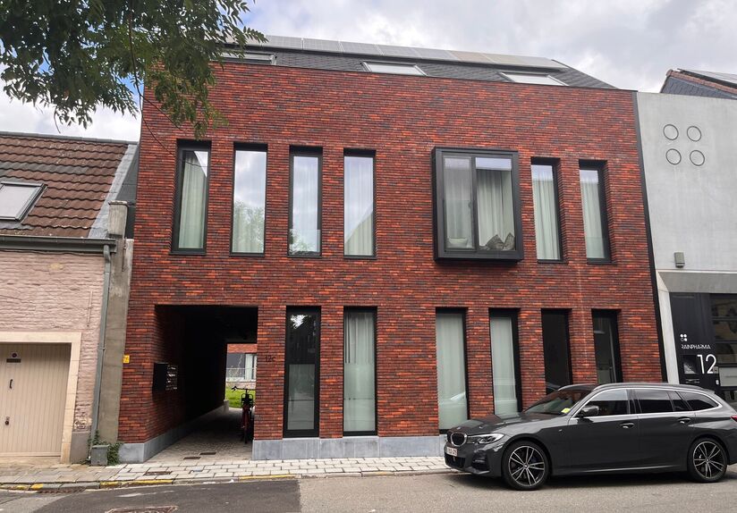 Laatste kamer met gedeeld sanitair beschikbaar in een verzorgde studentenresidentie. Deze kamer is functioneel ingericht en biedt een aangename woon- en studeeromgeving.

In het gehuurde goed zijn de volgende (nuts)voorzieningen/diensten aanwezig, dewelke