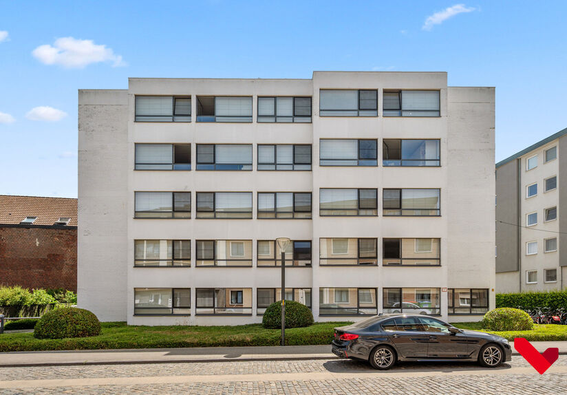 VOOR DE SNELLE BESLISSERS!
ACADEMIEJAAR 2026-2027
Welkom in deze ruime studentenstudio gelegen in hartje Leuven!
Deze ruime studio beschikt over een geïnstalleerde kitchenette, eigen sanitair en een geïnstalleerd meubel met opklapbaarbed.
Dankzij de gr
