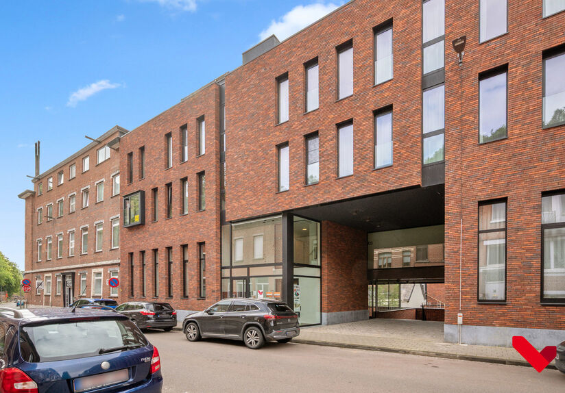 Welkom in residentie 'Ace', gelegen in een rustige buurt, in hartje Leuven. Deze kamer biedt alles wat je nodig hebt om te studeren, te ontspannen en te genieten van een fantastische studententijd!

Stap binnen en ontdek jouw eigen priv&eacute;ruimte, compleet 