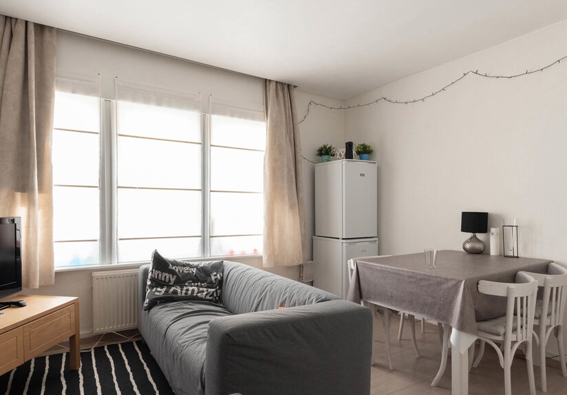ONLY FOR STUDENTS: Are you looking for a cozy and cozy little apartment in the heart of Leuven? This cozy studio apartment offers everything you need for comfortable city living.

Location: 
This apartment is ideally located within Leuven's ring road, jus