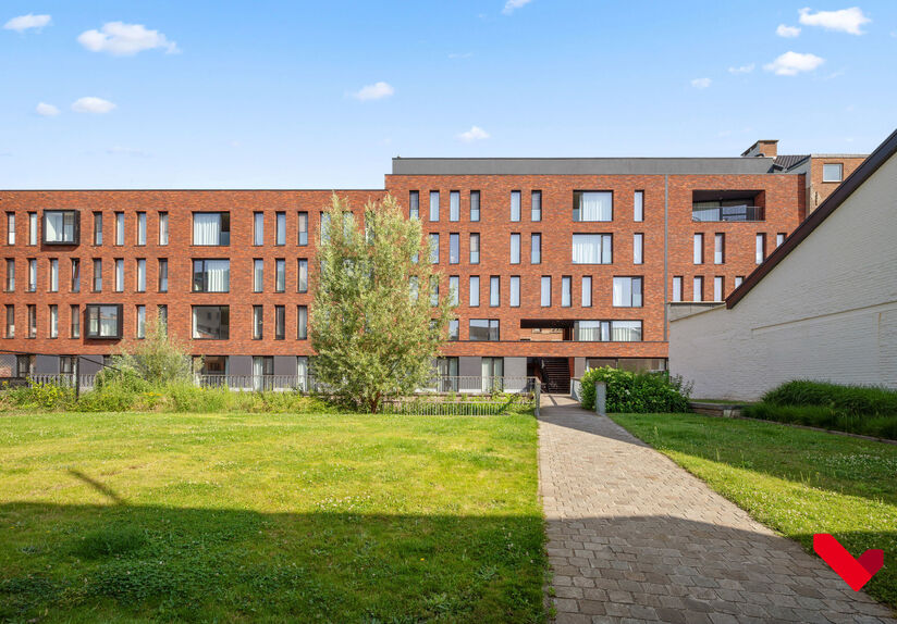 Welkom in residentie 'Ace', gelegen in een rustige buurt, in hartje Leuven. Deze studio biedt alles wat je nodig hebt om te studeren, te ontspannen en te genieten van een fantastische studententijd!
Stap binnen en ontdek jouw eigen privéruimte, compleet